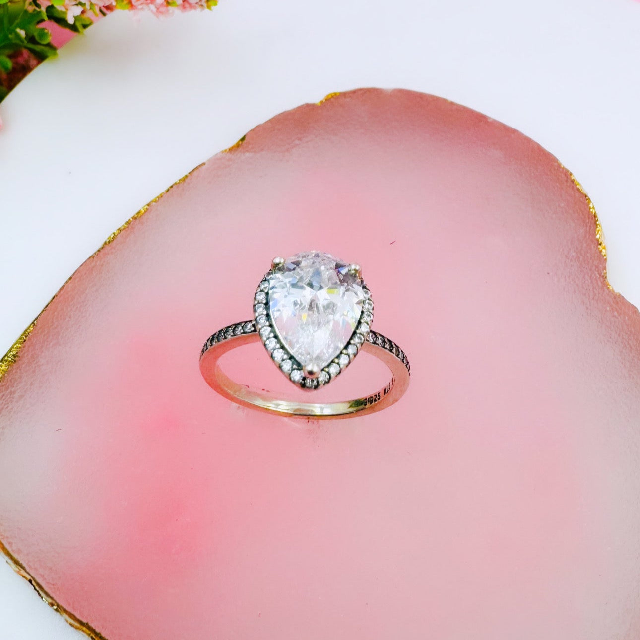 Anillo Lágrima Radiante