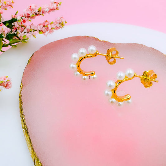Aretes de aro abiertos con perlas cultivadas de agua dulce tratadas