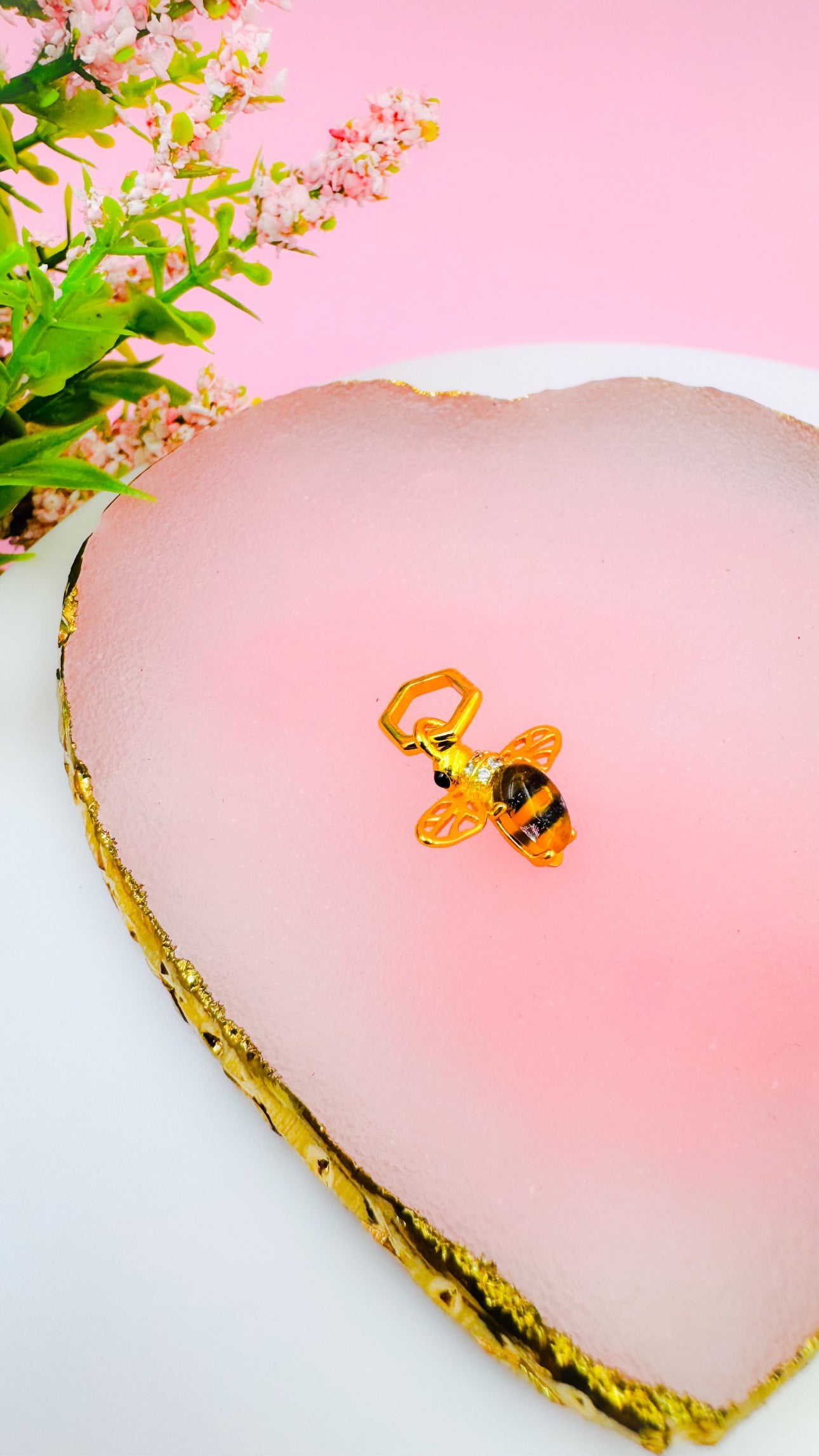 Charm colgante de abeja brillante